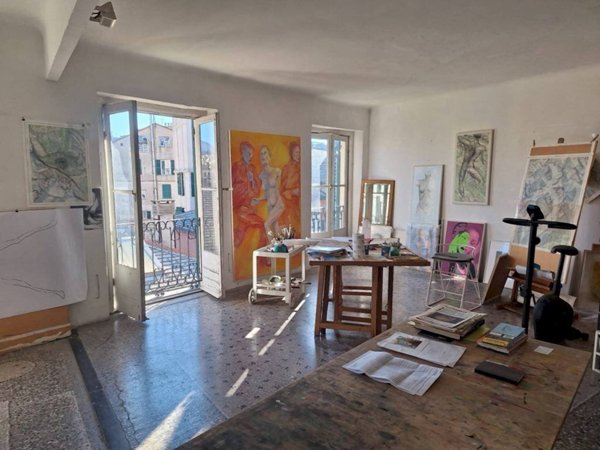 appartamento in vendita a Genova in zona Sottoripa / Maddalena / Molo