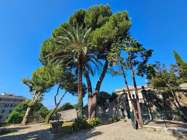 appartamento in vendita a Genova in zona Sestri Ponente