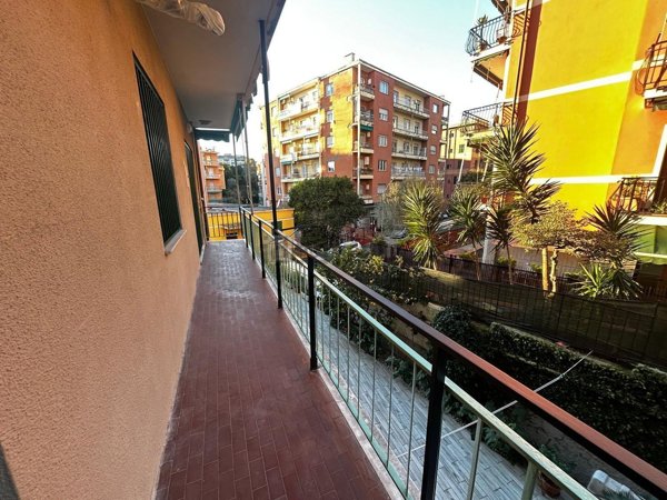 appartamento in vendita a Genova in zona Quarto dei Mille