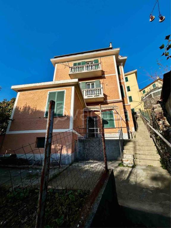 casa indipendente in vendita a Genova in zona Rivarolo