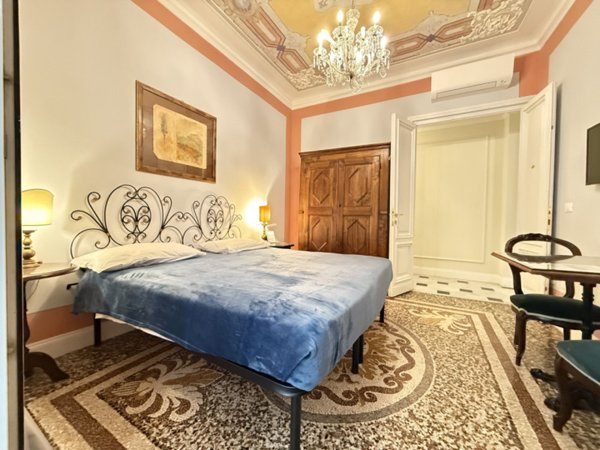 appartamento in vendita a Genova in zona Sottoripa / Maddalena / Molo