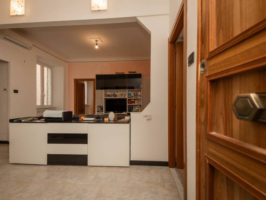 appartamento in vendita a Genova in zona Sestri Ponente