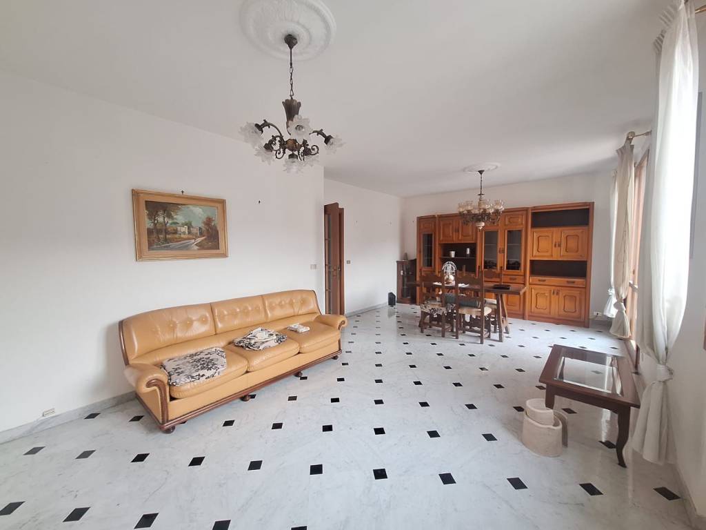 appartamento in vendita a Genova in zona Rivarolo