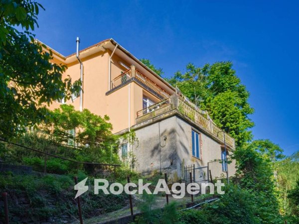 appartamento in vendita a Genova in zona Sestri Ponente