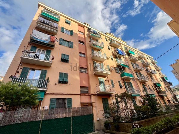 appartamento in vendita a Genova in zona Sestri Ponente
