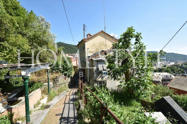 appartamento in vendita a Genova in zona Molassana