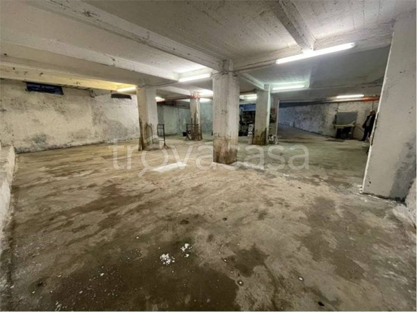 locale commerciale in vendita a Genova in zona Cornigliano