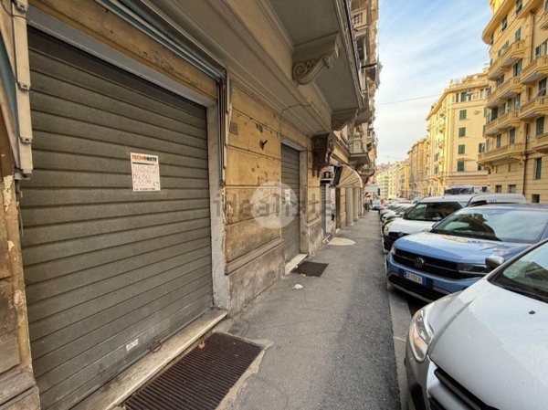 locale commerciale in vendita a Genova in zona San Fruttuoso
