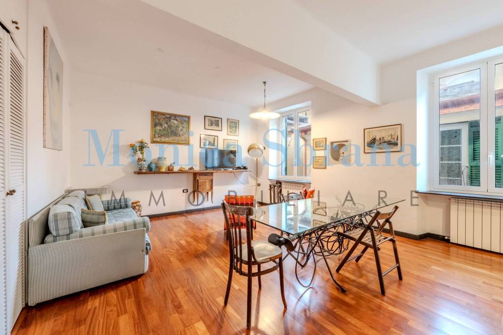 appartamento in vendita a Genova in zona Sottoripa / Maddalena / Molo