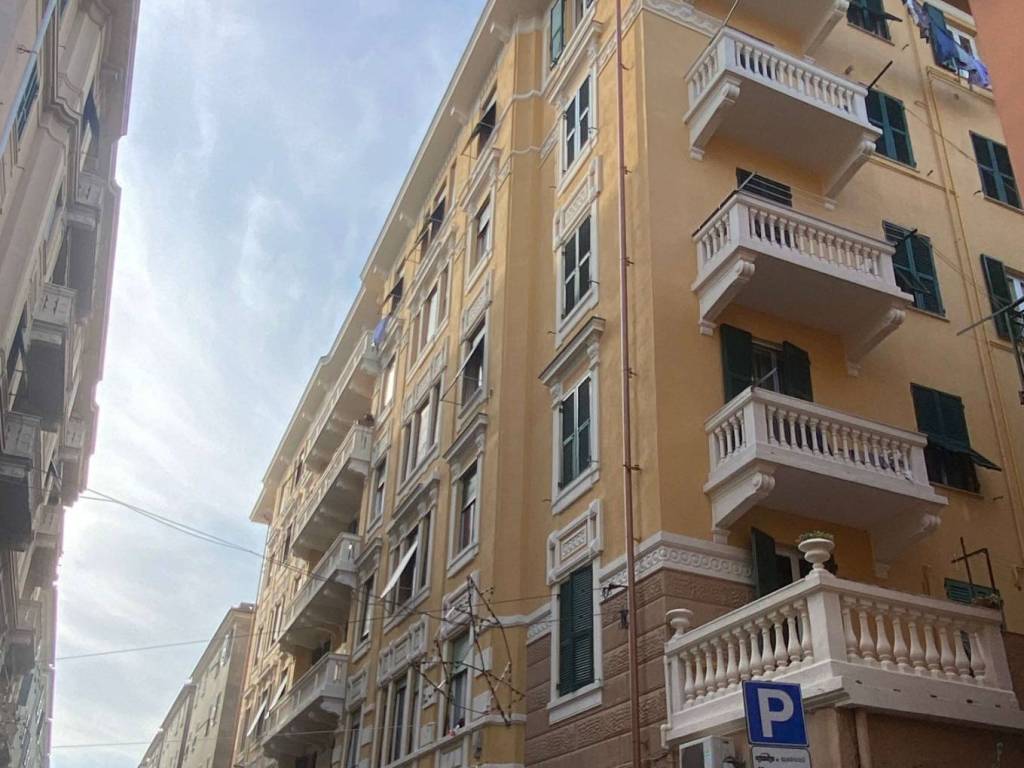 appartamento in vendita a Genova in zona Sestri Ponente