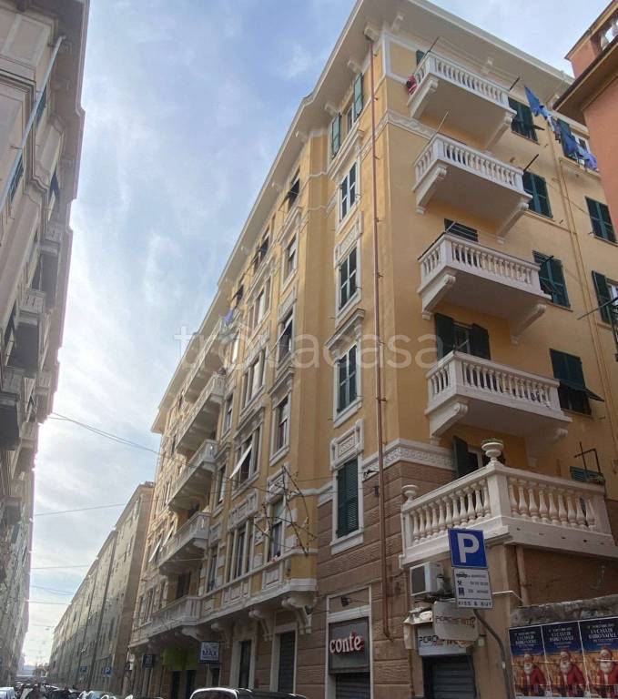 appartamento in vendita a Genova in zona Sestri Ponente
