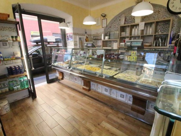 negozio in vendita a Genova in zona Palmaro / Pra'