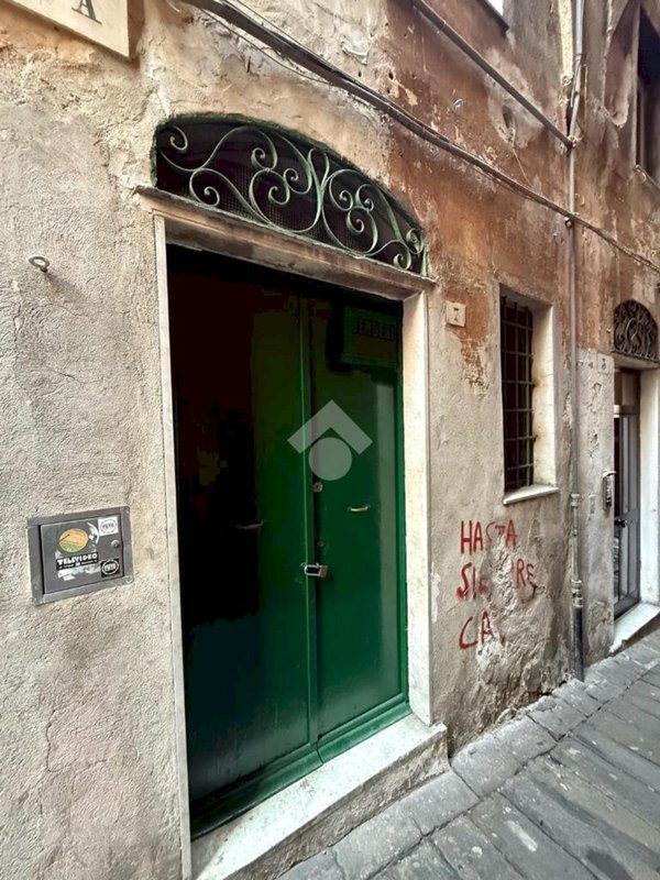 monolocale in vendita a Genova in zona Sottoripa / Maddalena / Molo