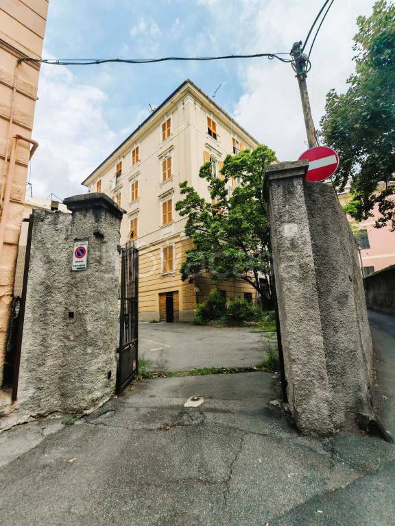 appartamento in vendita a Genova in zona Sestri Ponente