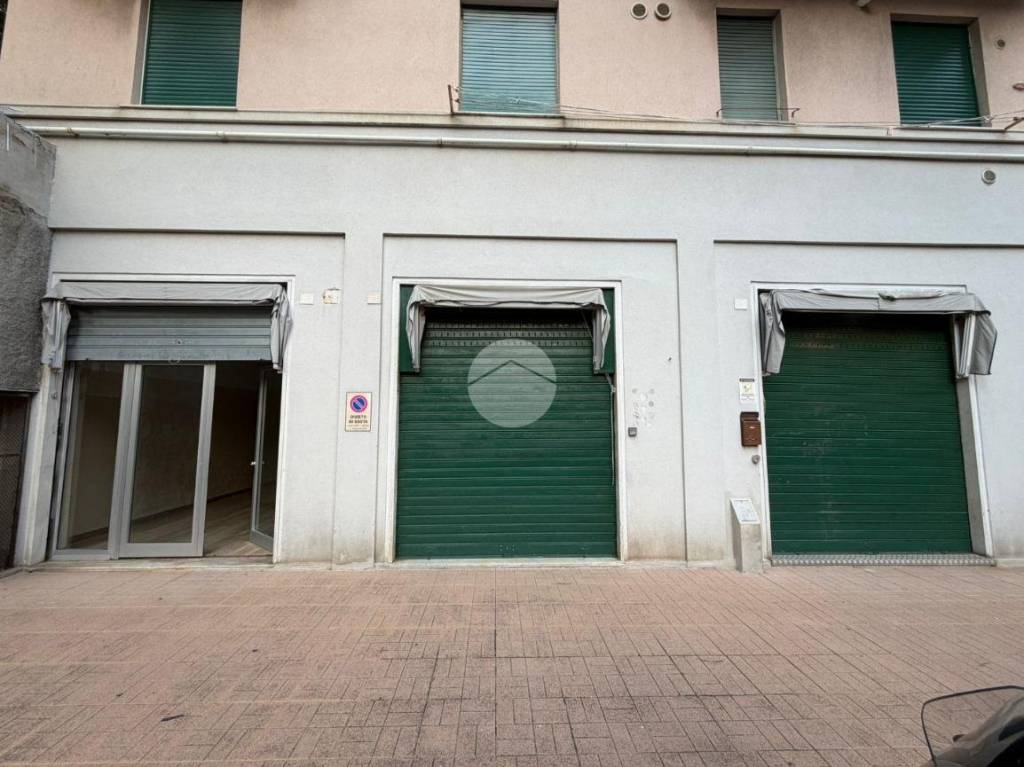 negozio in vendita a Genova in zona Molassana