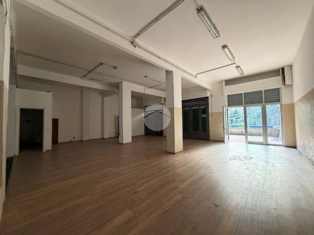 negozio in vendita a Genova in zona Molassana