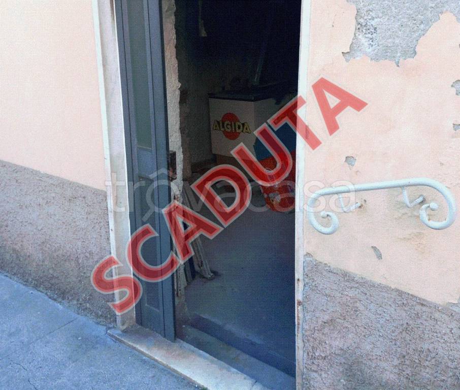 locale commerciale in vendita a Genova