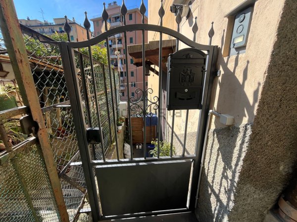 appartamento in vendita a Genova in zona Sestri Ponente