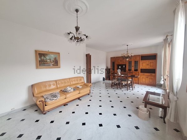 appartamento in vendita a Genova in zona Rivarolo