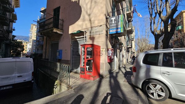 negozio in vendita a Genova in zona Bolzaneto