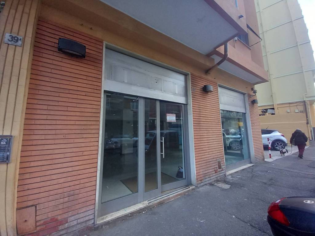 negozio in vendita a Genova in zona Lagaccio / Granarolo