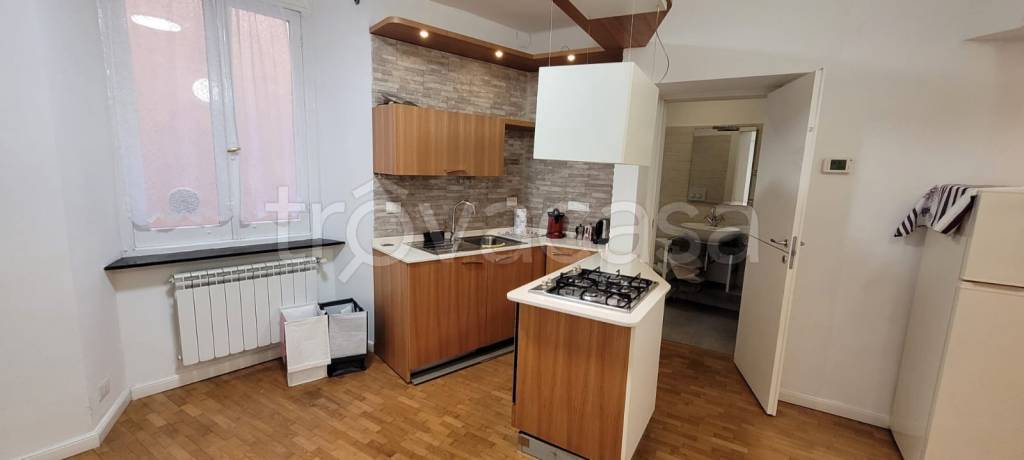 appartamento in vendita a Genova in zona Sottoripa / Maddalena / Molo