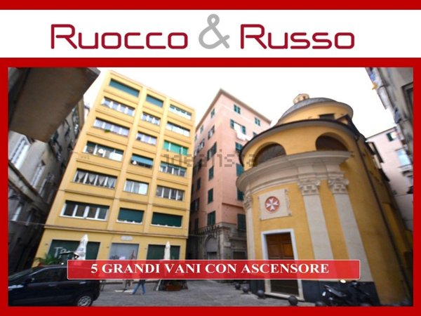 appartamento in vendita a Genova in zona Sottoripa / Maddalena / Molo