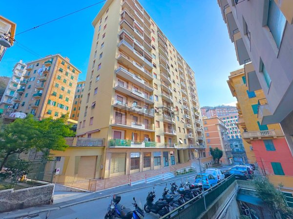 appartamento in vendita a Genova in zona Sampierdarena
