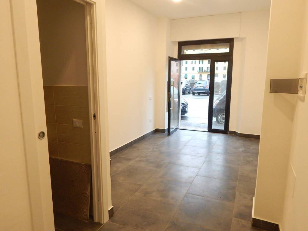 negozio in vendita a Genova in zona Marassi