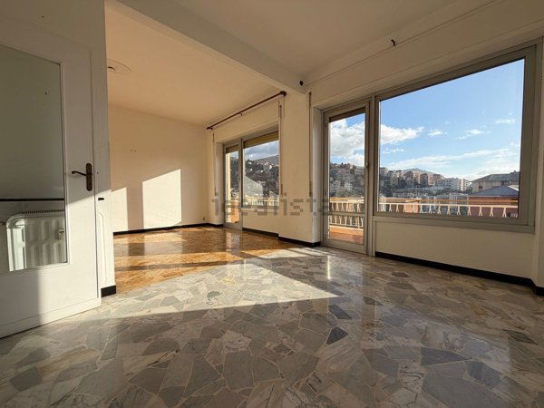 appartamento in vendita a Genova in zona Sturla