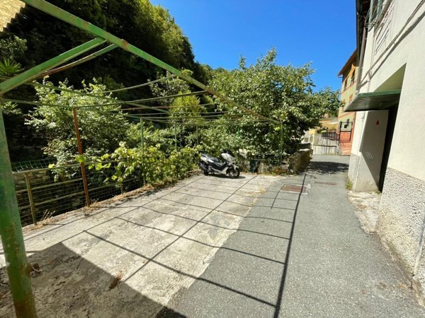 appartamento in vendita a Genova in zona Quezzi