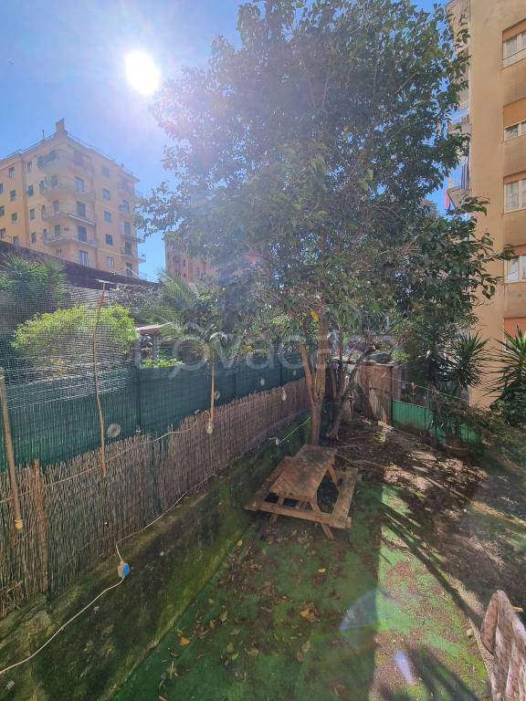 appartamento in vendita a Genova in zona Sestri Ponente