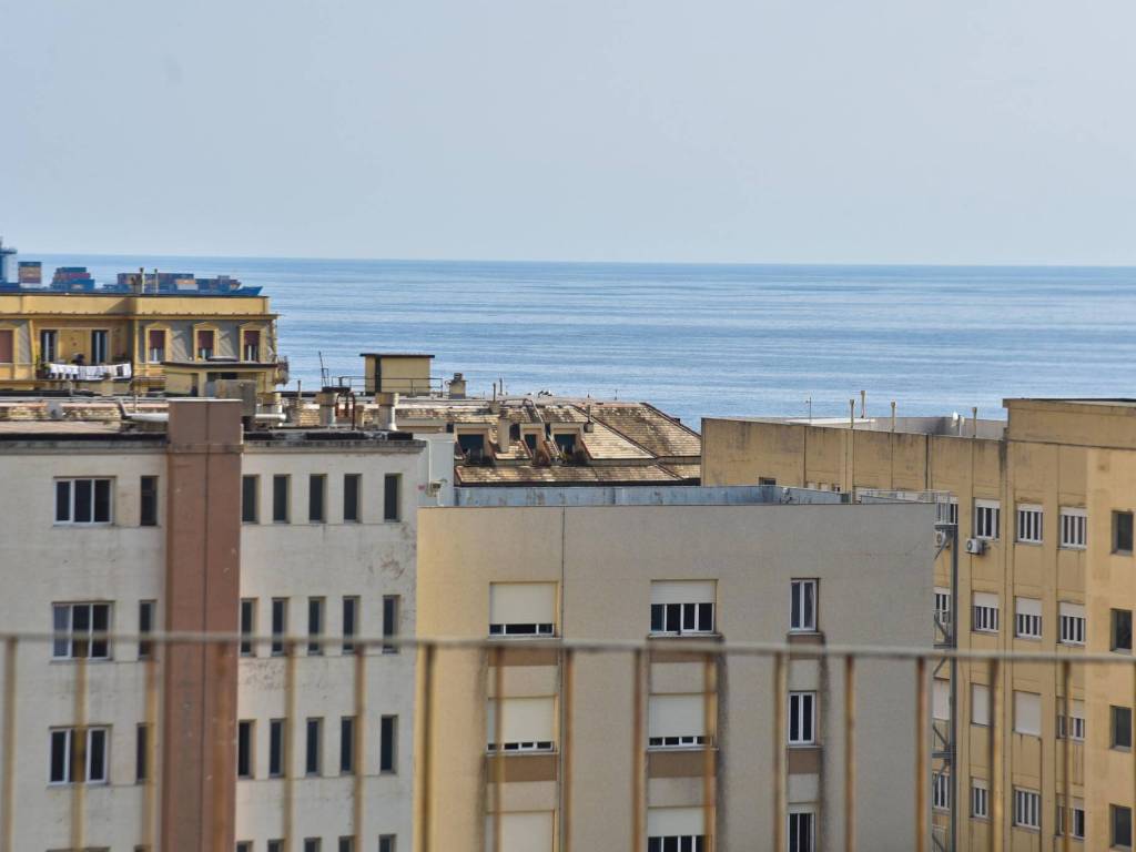 appartamento in vendita a Genova in zona Sturla