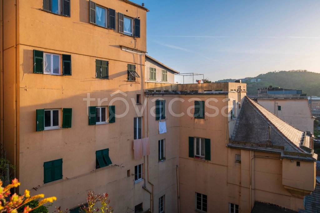 appartamento in vendita a Genova in zona Rivarolo