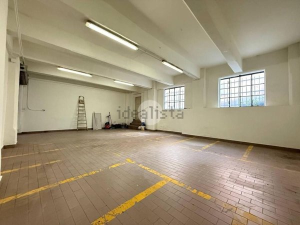 locale di sgombero in vendita a Genova in zona San Fruttuoso