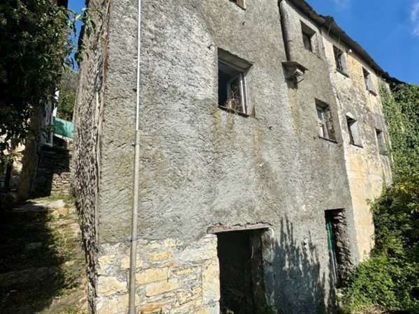 casa indipendente in vendita a Genova in zona Molassana