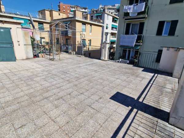 appartamento in vendita a Genova in zona Sestri Ponente