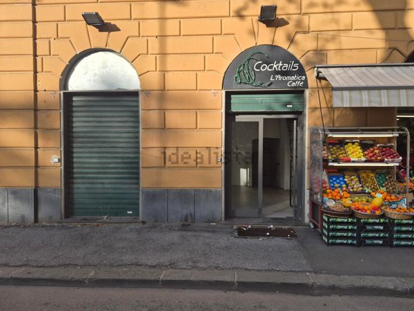 ufficio in vendita a Genova in zona Foce
