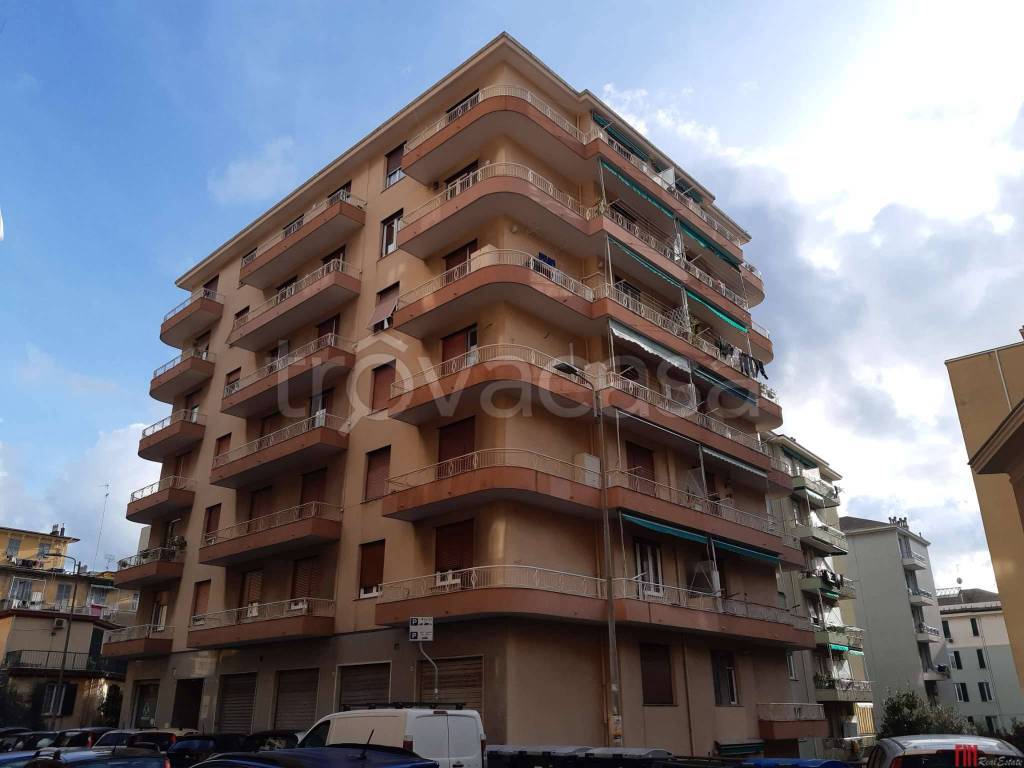 appartamento in vendita a Genova in zona Sestri Ponente