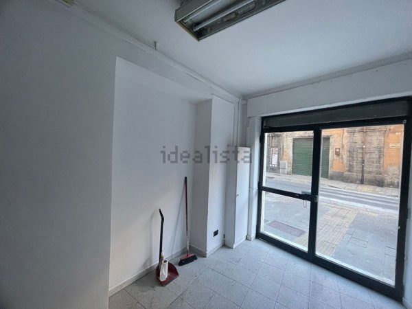 ufficio in vendita a Genova in zona Sampierdarena