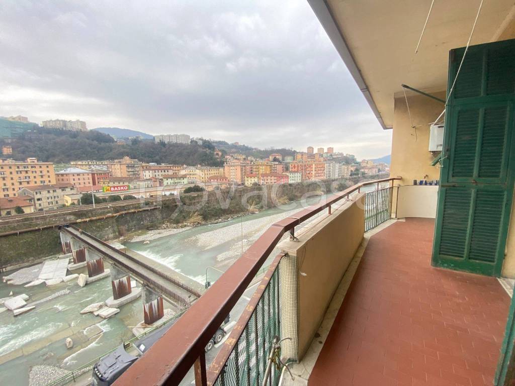 appartamento in vendita a Genova in zona Bolzaneto