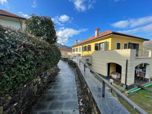 appartamento in vendita a Genova in zona Molassana