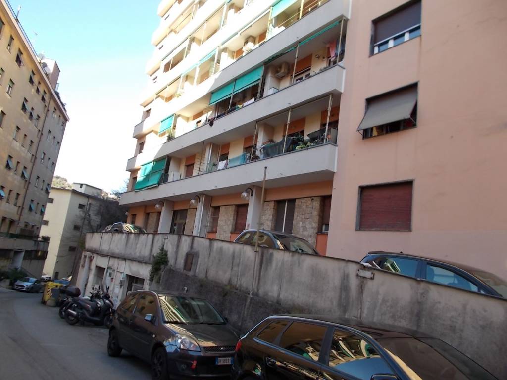 appartamento in vendita a Genova in zona Marassi