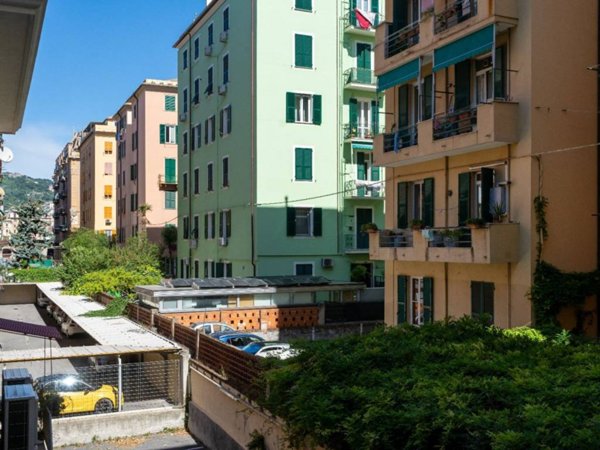 appartamento in vendita a Genova in zona Foce