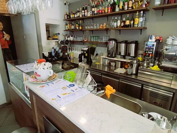 negozio in vendita a Genova in zona Portoria / Piccapietra