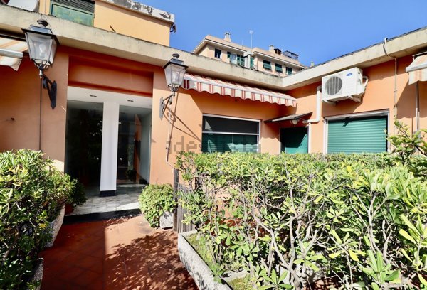 appartamento in vendita a Genova in zona Rivarolo