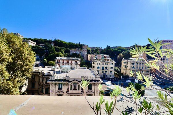 appartamento in vendita a Genova in zona Foce