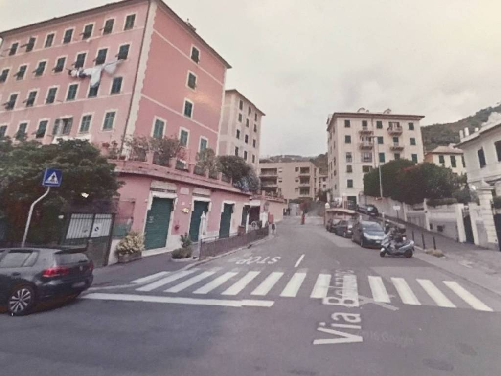 locale commerciale in vendita a Genova in zona Nervi