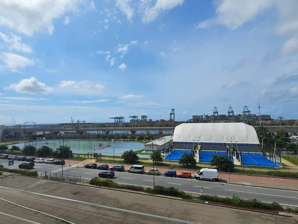 appartamento in vendita a Genova in zona Palmaro / Pra'