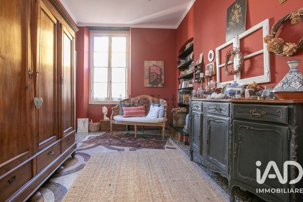 appartamento in vendita a Genova in zona Sottoripa / Maddalena / Molo